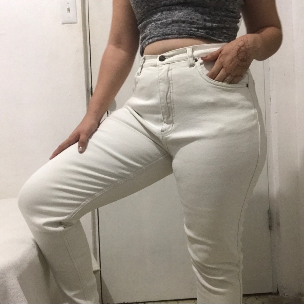White high waisted jeans